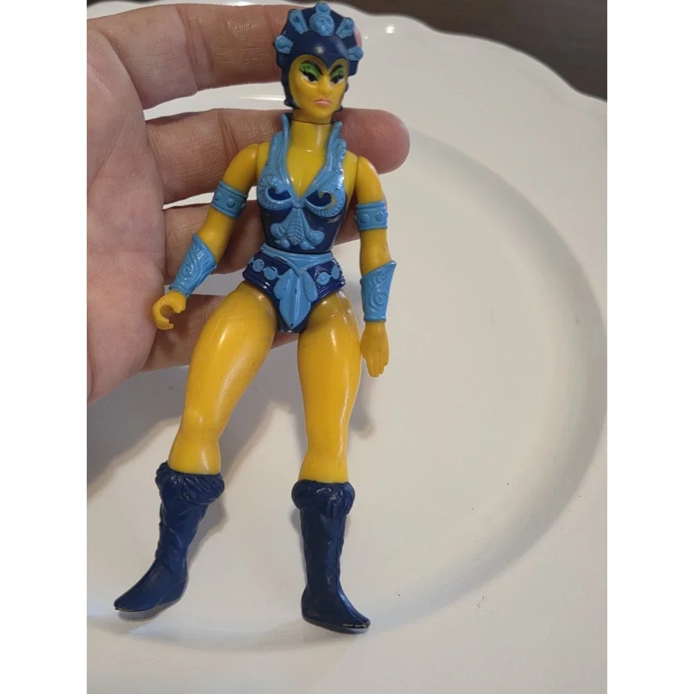 Masters Of The Universe Vintage Evil-Lyn MOTU Loose Action Figure Mattel 1983
